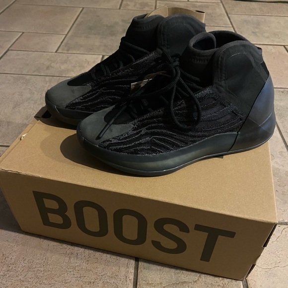 BOOST YZY QNTM ONYX SIZE 6 1/2 - Picture 1 of 6